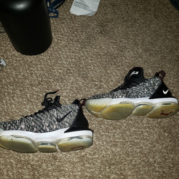 Lebron 16s - Picture 2 of 6